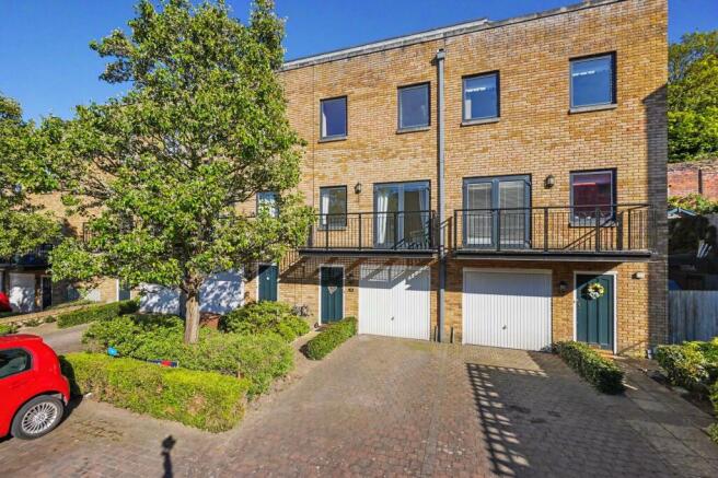 4 bed property, in The Historic Dockyard, £375,000