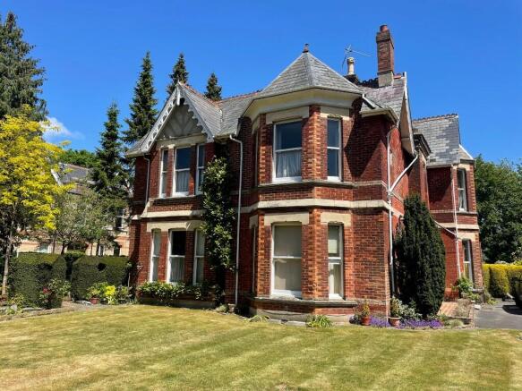 8 bed property, in Lansdowne Road, £1,250,000