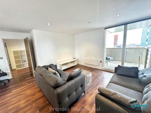 2 bed property, in Cambridge Street, £290,000
