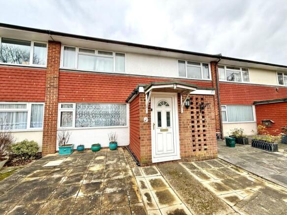 3 bed property, in Moat Court, £395,000