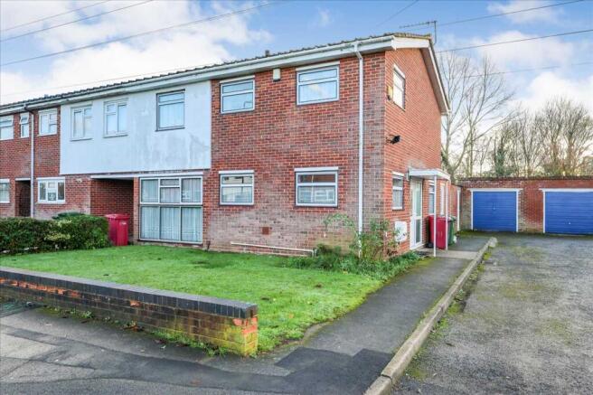 5 bed property, in Grasmere Avenue, £550,000