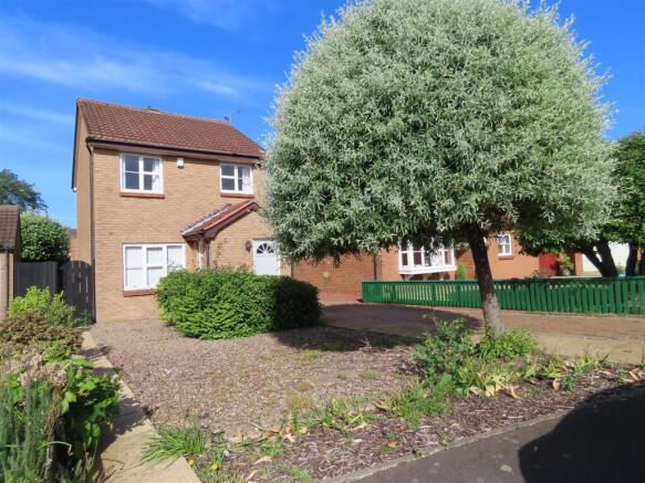 3 bed property, in Dunblane Drive, £230,000