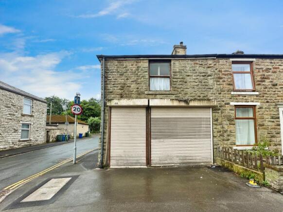 3 bed property, in 133 Manchester Road, £81,000