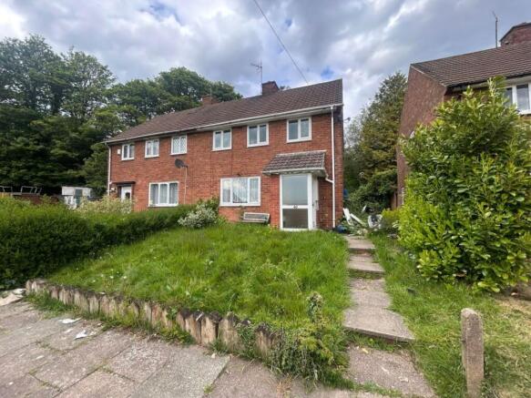 3 bed property, in 40 Sedgehill Avenue, £135,000