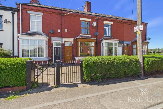 3 bed property, in Lumb Lane, £260,000