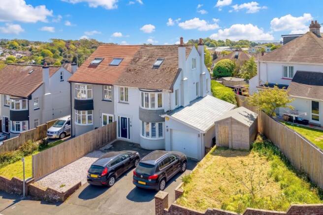 4 bed property, in Shiphay Park Road, £435,000