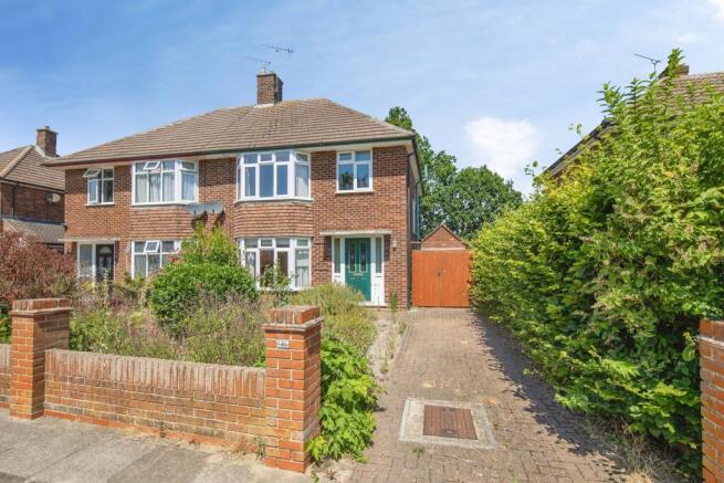 3 bed property, in Bromeswell Road, £325,000