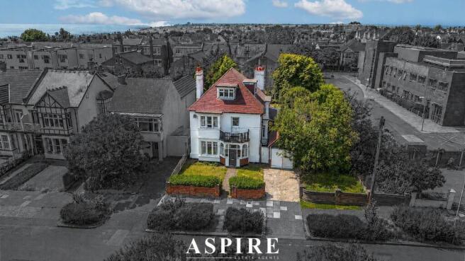 5 bed property, in Ditton Court Road, £875,000
