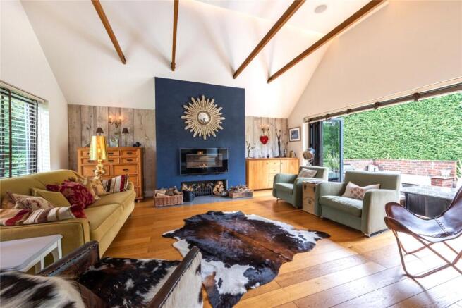 4 bed property, in Horsham Road, £1,245,000