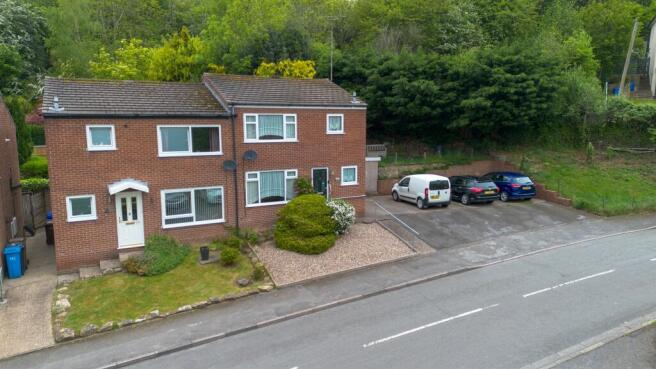 3 bed property, in Barley Close, £250,000