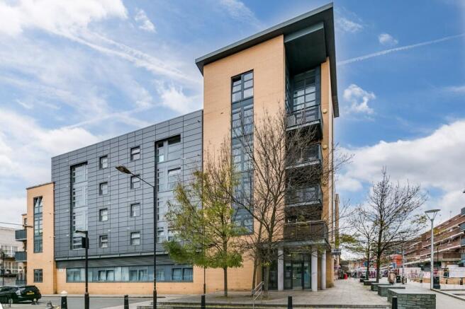 2 bed property, in Hannah Building, £350,000
