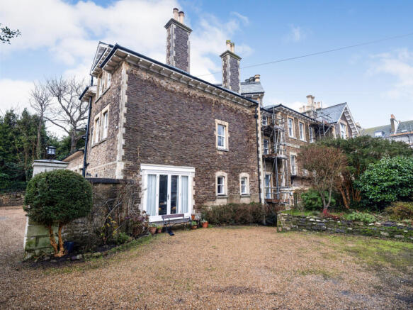 3 bed property, in St. Leonards Lodge, £247,500