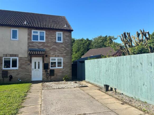 2 bed property, in Heol Yr Eglwys, £185,000