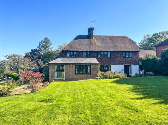 4 bed property, in Fairglen Road, £700,000