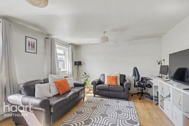 1 bed property, in West End Lane, £275,000