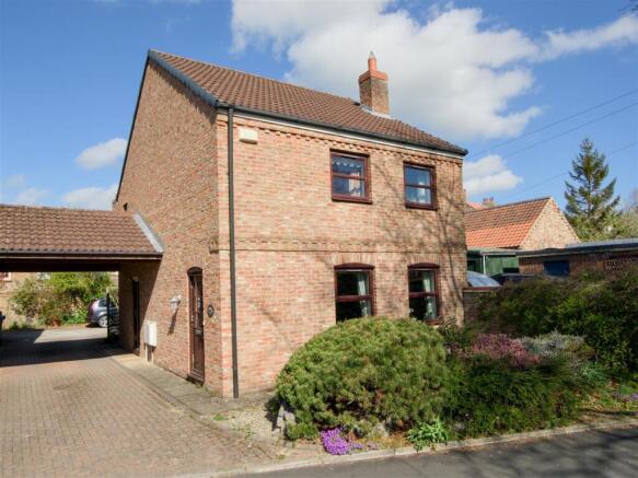 3 bed property, in Back Lane, £285,000