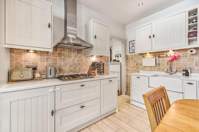 2 bed property, in Kingswood Road, £500,000