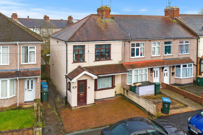 3 bed property, in Meadow Road, £210,000