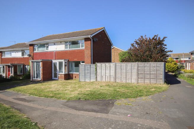 2 bed property, in Palmerston Walk, £250,000