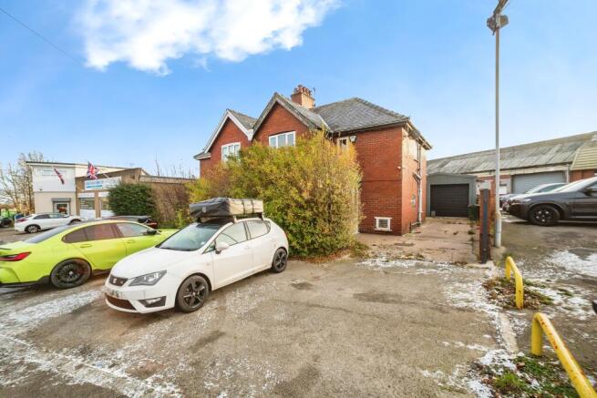 2 bed property, in Brampton Road, £135,000