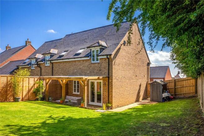 2 bed property, in Aldous Drive, £325,000