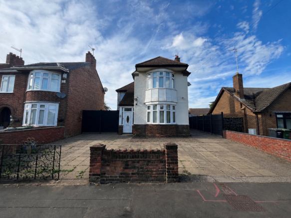 3 bed property, in Bishops Road, £315,000