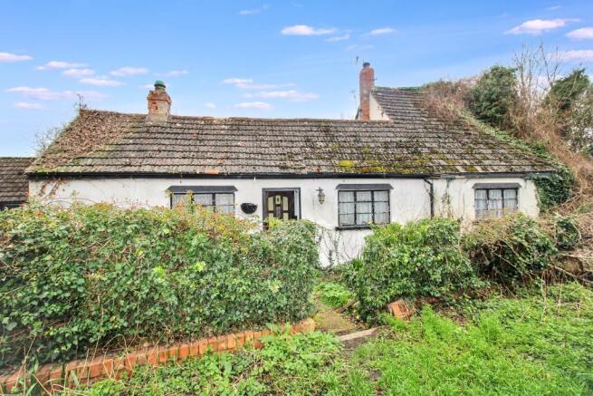 2 bed property, in Gloucester Road, £250,000
