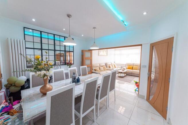 5 bed property, in Cheshunt Road, £585,000