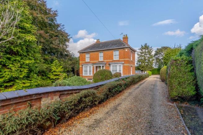 4 bed property, in Gedney Road, £500,000