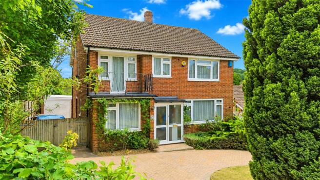 4 bed property, in Carlisle Road, £685,000