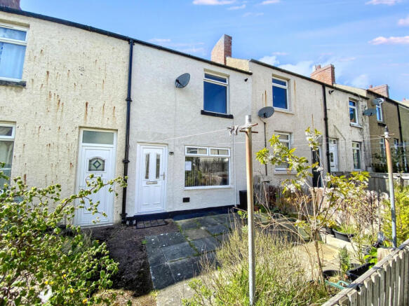 2 bed property, in Hollings Lane, £65,000