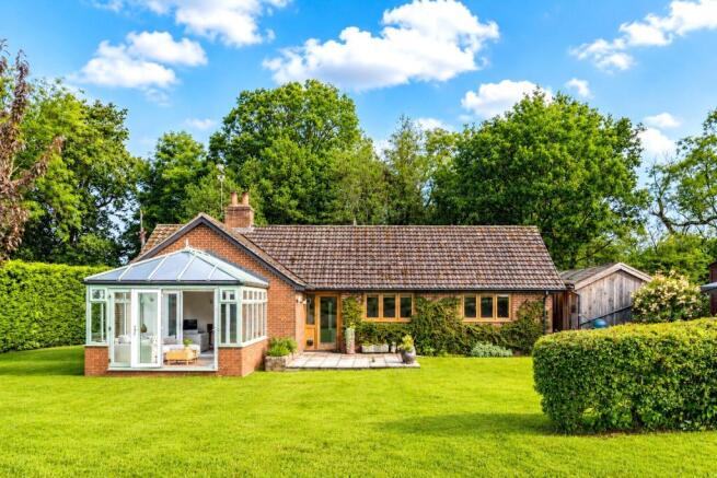 3 bed property, in Greatham Lane, £1,000,000