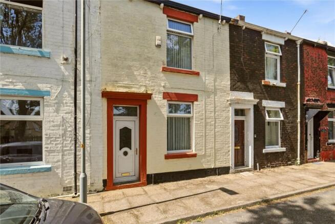2 bed property, in Brownlow Street, £90,000