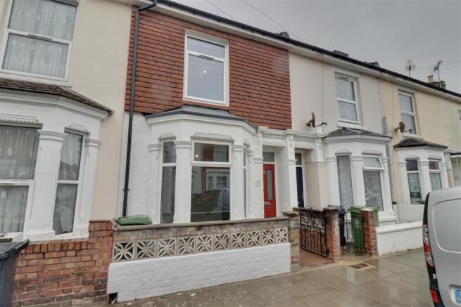 2 bed property, in Eastfield Road, £270,000