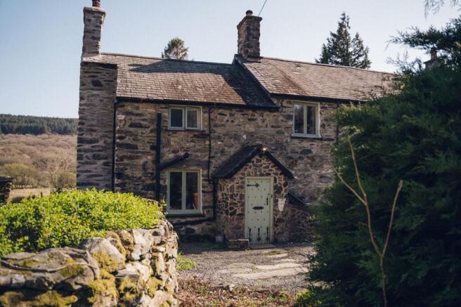 3 bed property, in Dolwyddelan, £329,000