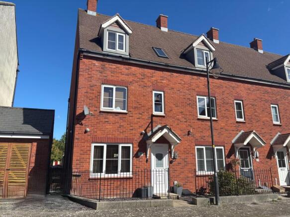 3 bed property, in Deneb Drive, £335,995