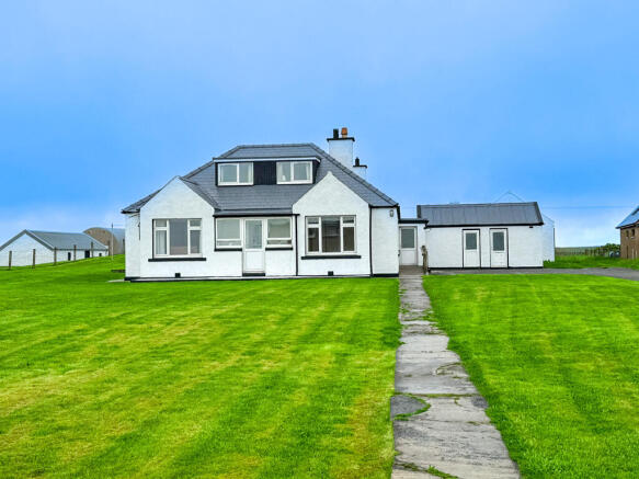 5 bed property, in 32 Eoropie, £235,000