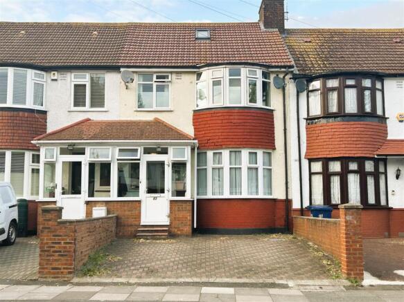 3 bed property, in Burns Avenue, £585,000