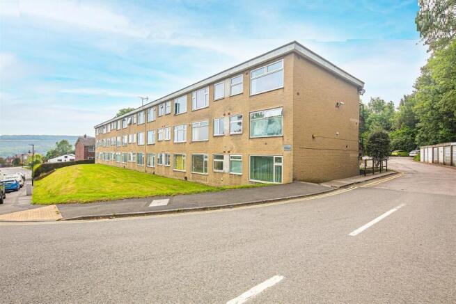 2 bed property, in 20 The Greenway, £40,000