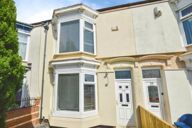 3 bed property, in Eton Road, £100,000