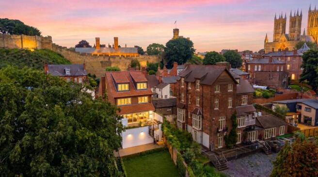 4 bed property, in Drury Lane, £1,000,000