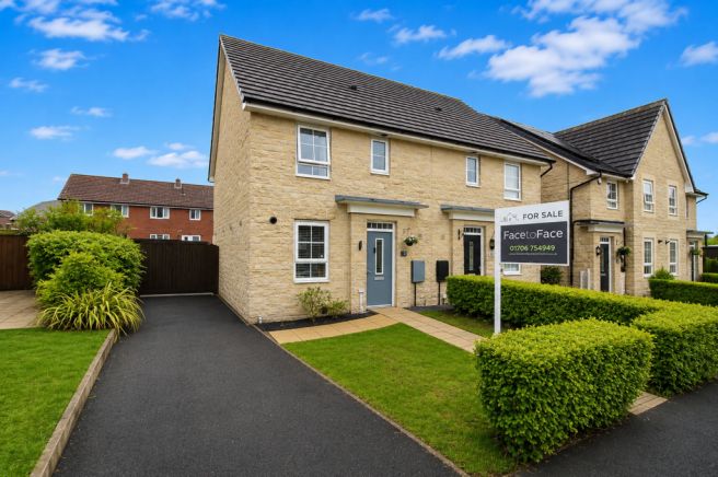 3 bed property, in Shopwood Way, £279,995