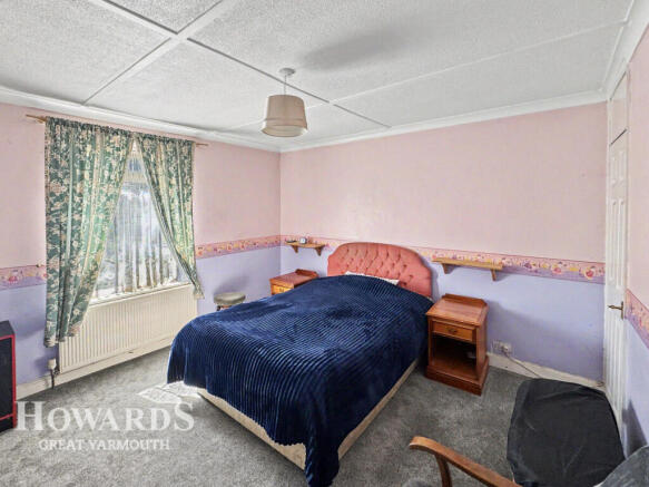 2 bed property, in Elm Road, £160,000