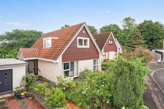 4 bed property, in 8 Charteris Court, £395,000