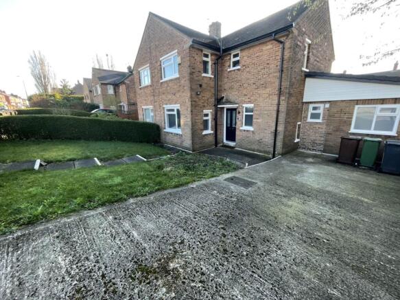 3 bed property, in Cranbourne Road, £375,000