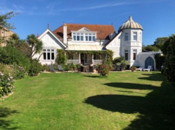 5 bed property, in Hayling Island, £1,395,000