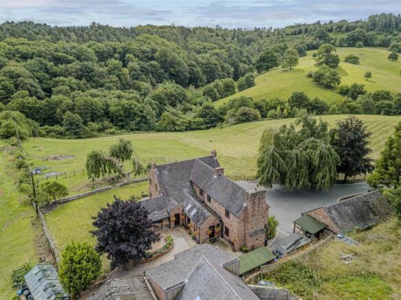 5 bed property, in Old Furnace Farm, £1,300,000