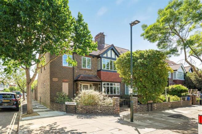 4 bed property, in Ferry Road, £1,700,000