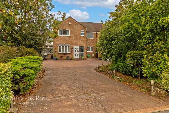 5 bed property, in Castlethorpe Road, £675,000