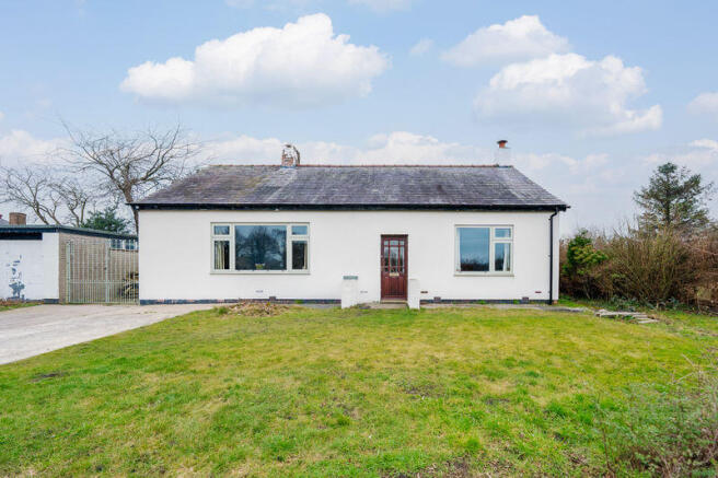 4 bed property, in Heathercroft, £450,000